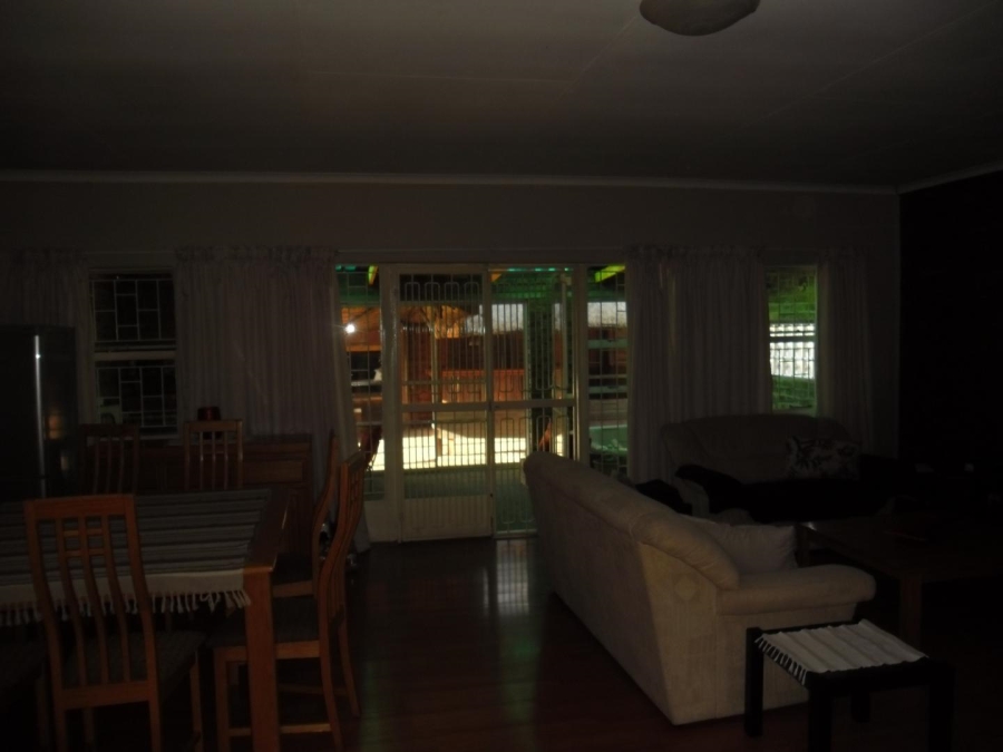 To Let 4 Bedroom Property for Rent in Brackendowns Gauteng