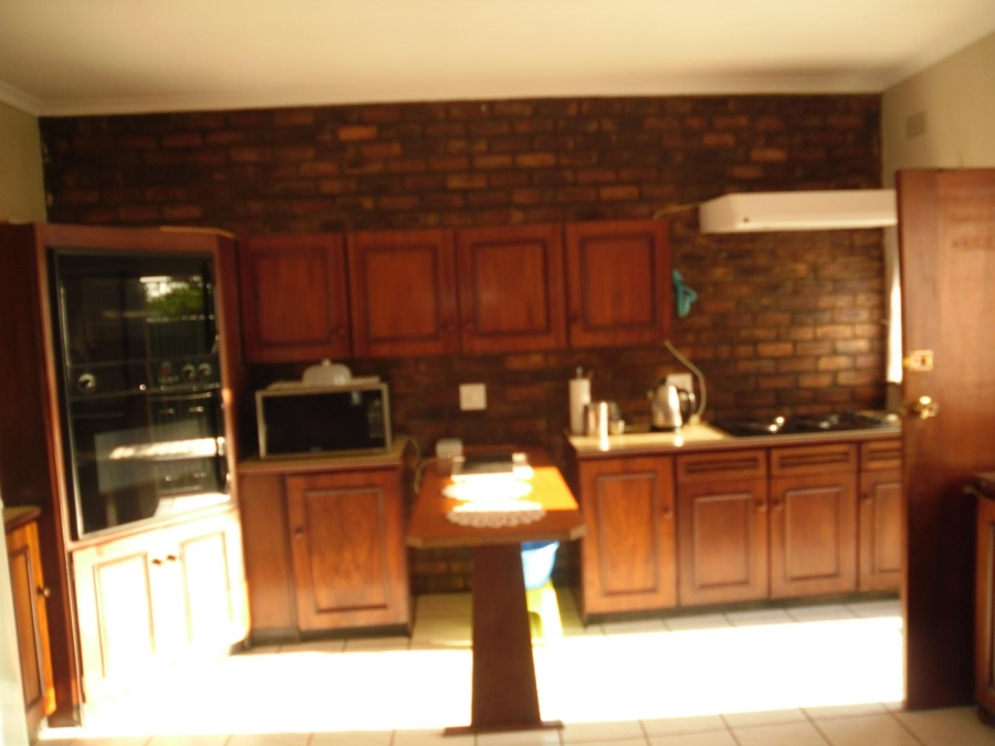 To Let 4 Bedroom Property for Rent in Brackendowns Gauteng