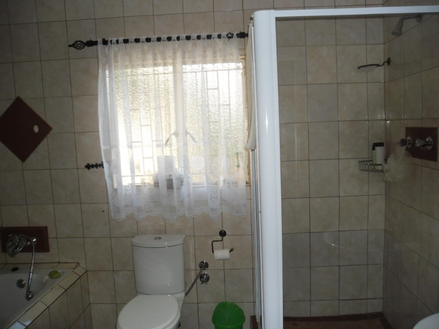 To Let 4 Bedroom Property for Rent in Brackendowns Gauteng