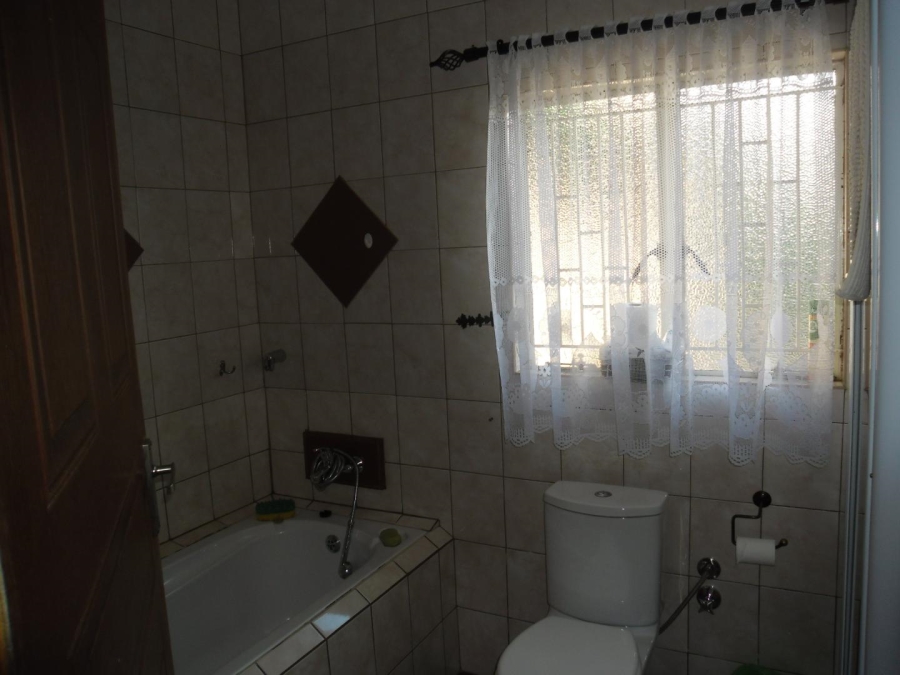 To Let 4 Bedroom Property for Rent in Brackendowns Gauteng