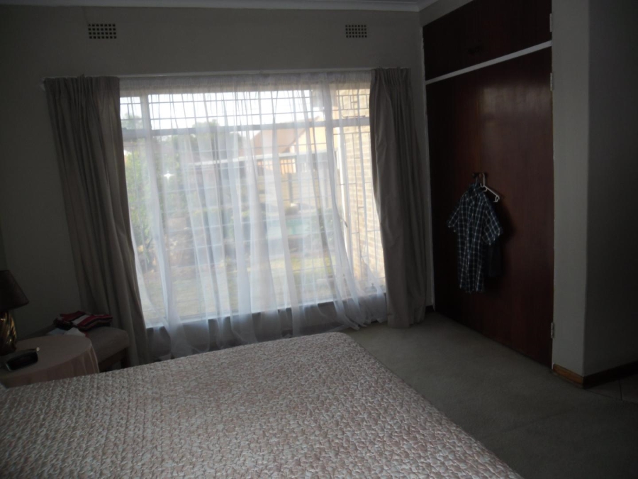 To Let 4 Bedroom Property for Rent in Brackendowns Gauteng