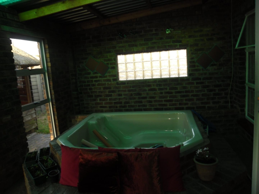 To Let 4 Bedroom Property for Rent in Brackendowns Gauteng