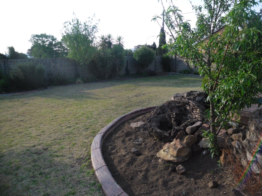 To Let 4 Bedroom Property for Rent in Brackendowns Gauteng
