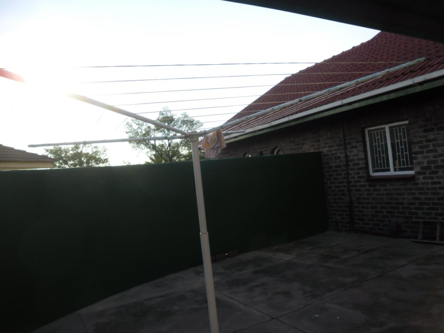 To Let 4 Bedroom Property for Rent in Brackendowns Gauteng