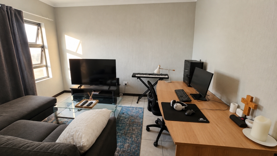 1 Bedroom Property for Sale in Wilgeheuwel Gauteng
