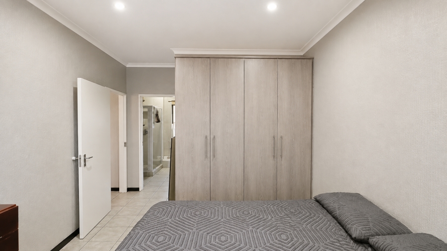1 Bedroom Property for Sale in Wilgeheuwel Gauteng