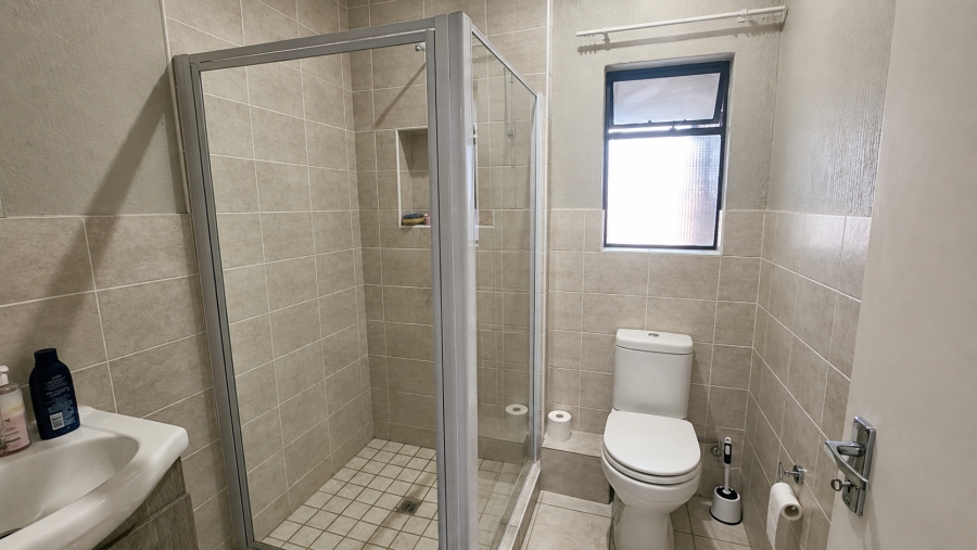 1 Bedroom Property for Sale in Wilgeheuwel Gauteng