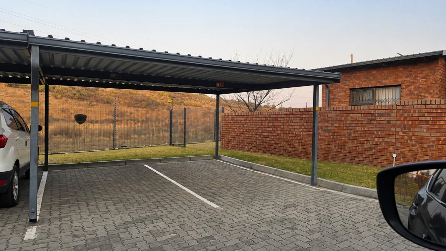 1 Bedroom Property for Sale in Wilgeheuwel Gauteng