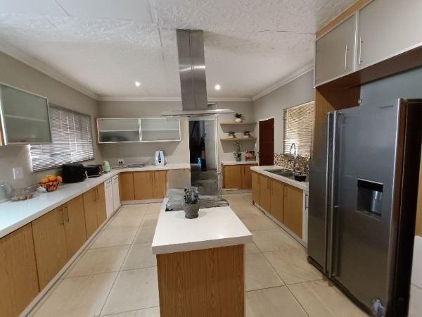 6 Bedroom Property for Sale in Eldoraigne Gauteng