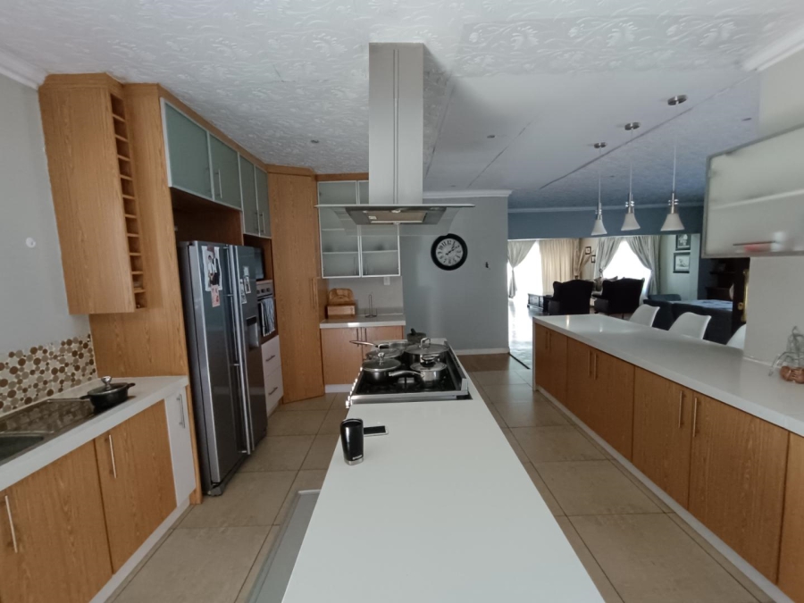 6 Bedroom Property for Sale in Eldoraigne Gauteng