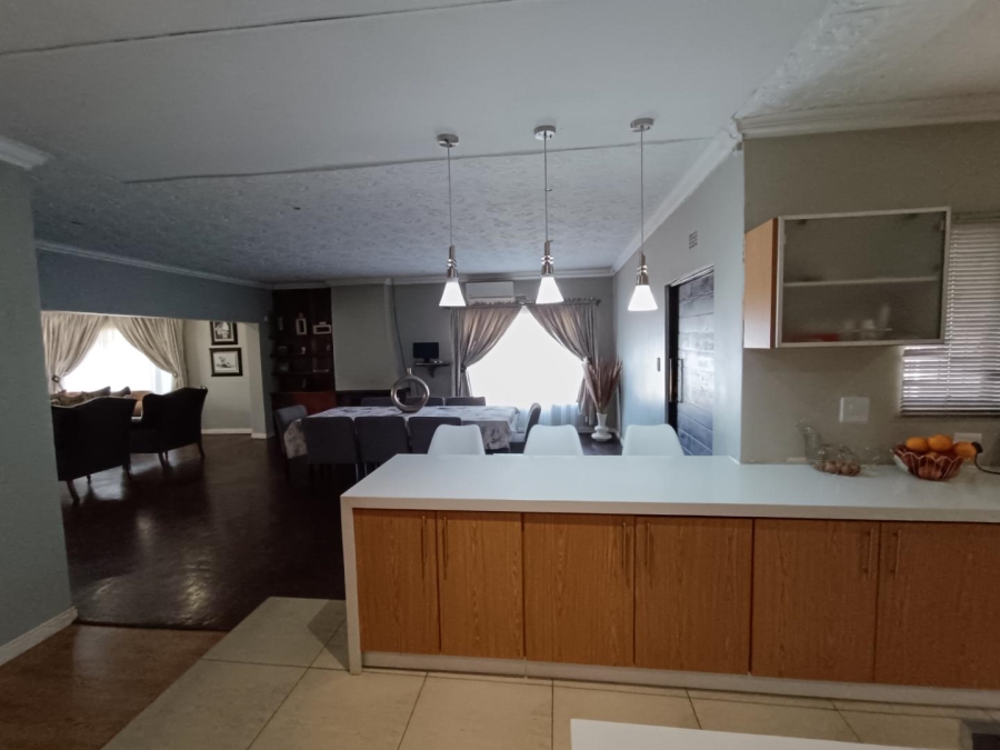 6 Bedroom Property for Sale in Eldoraigne Gauteng