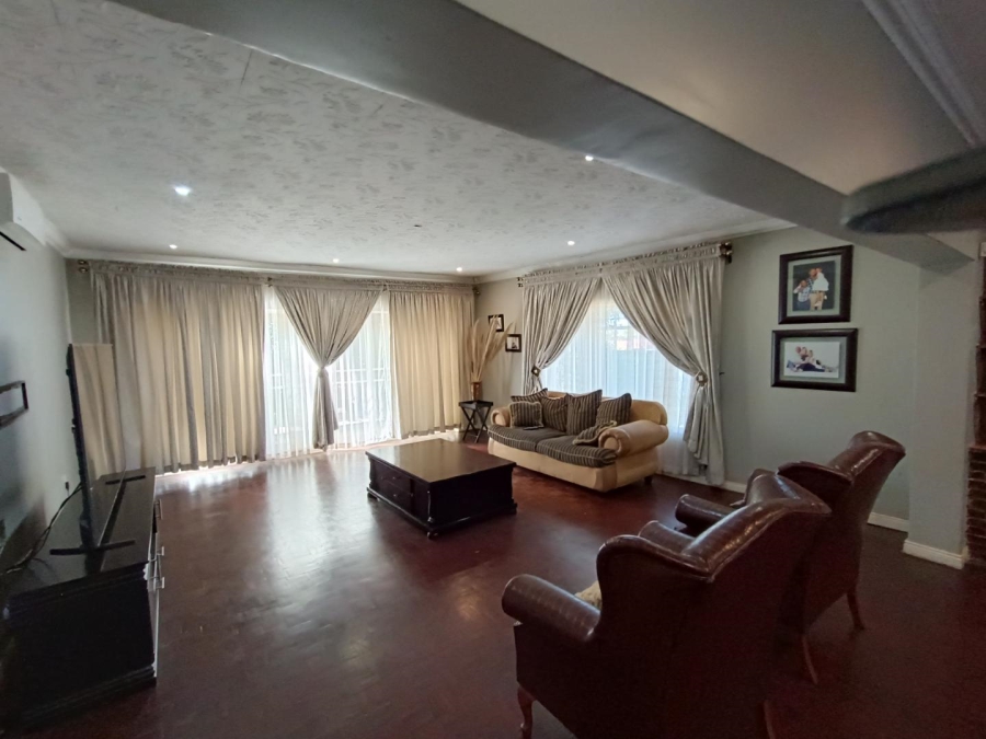 6 Bedroom Property for Sale in Eldoraigne Gauteng