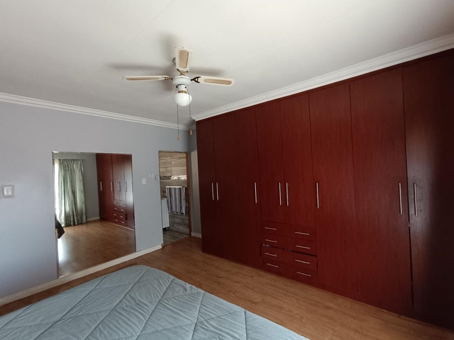 6 Bedroom Property for Sale in Eldoraigne Gauteng