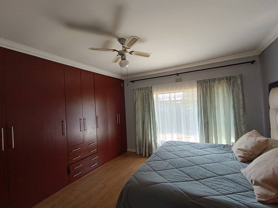 6 Bedroom Property for Sale in Eldoraigne Gauteng