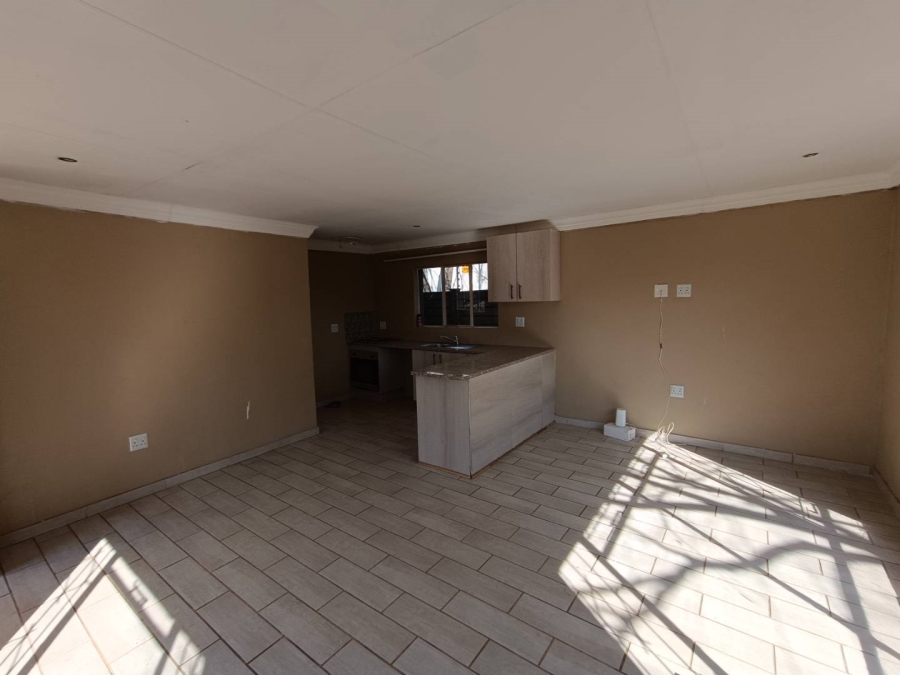 6 Bedroom Property for Sale in Eldoraigne Gauteng