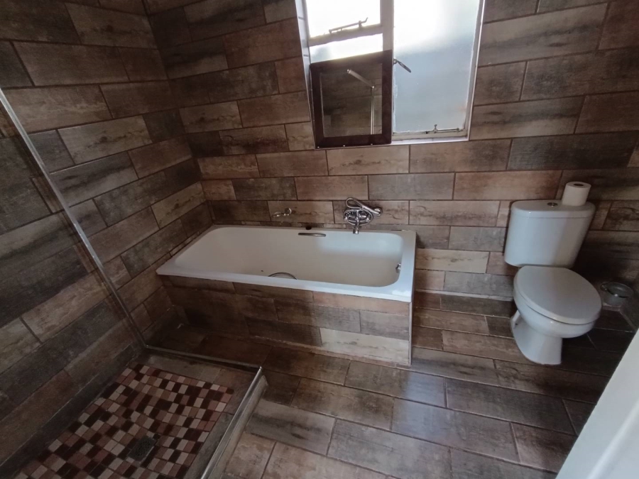 6 Bedroom Property for Sale in Eldoraigne Gauteng