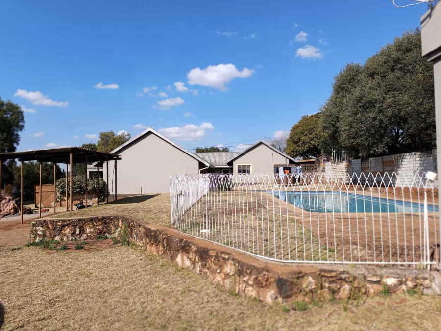 6 Bedroom Property for Sale in Eldoraigne Gauteng
