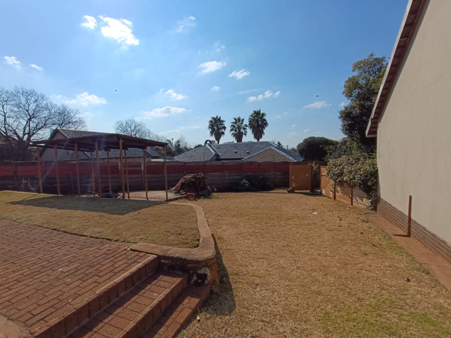 6 Bedroom Property for Sale in Eldoraigne Gauteng
