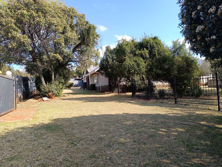 6 Bedroom Property for Sale in Eldoraigne Gauteng