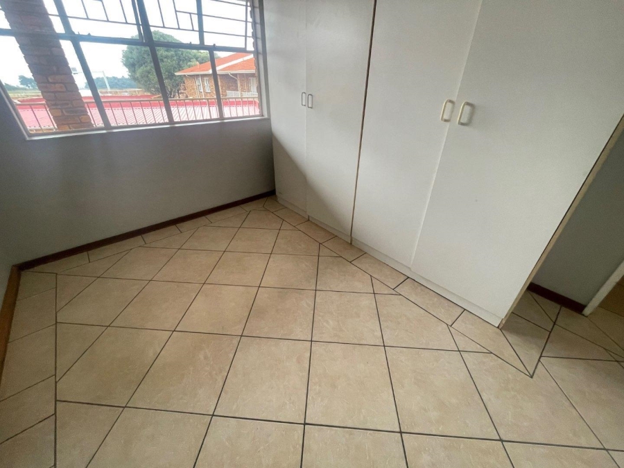 2 Bedroom Property for Sale in Edleen Gauteng