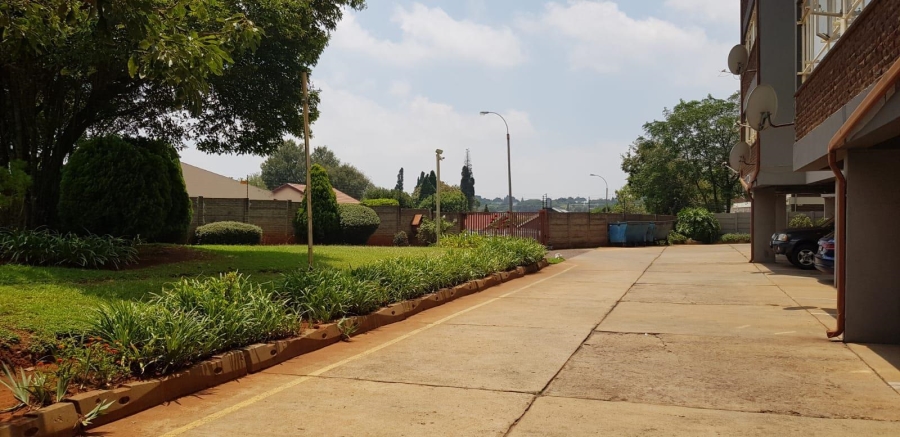 1 Bedroom Property for Sale in Rhodesfield Gauteng