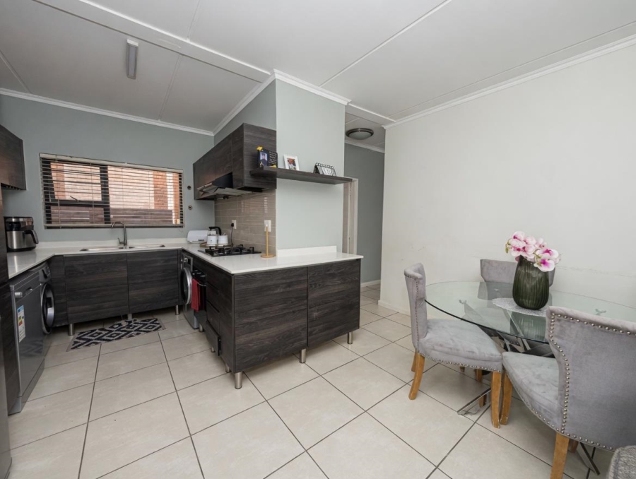 3 Bedroom Property for Sale in Greenstone Crest Gauteng