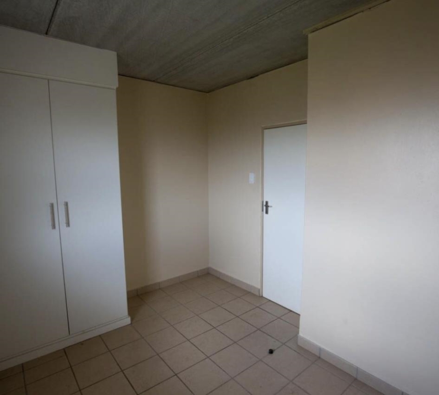 1 Bedroom Property for Sale in Die Hoewes Gauteng