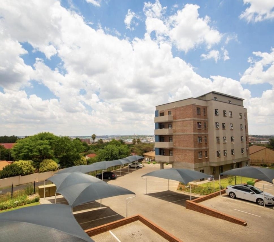 1 Bedroom Property for Sale in Die Hoewes Gauteng