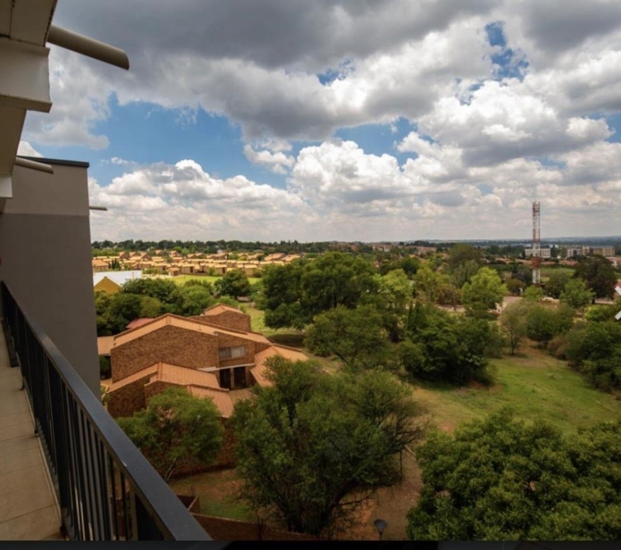 1 Bedroom Property for Sale in Die Hoewes Gauteng