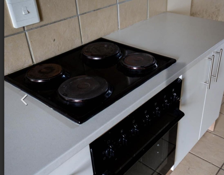 1 Bedroom Property for Sale in Die Hoewes Gauteng