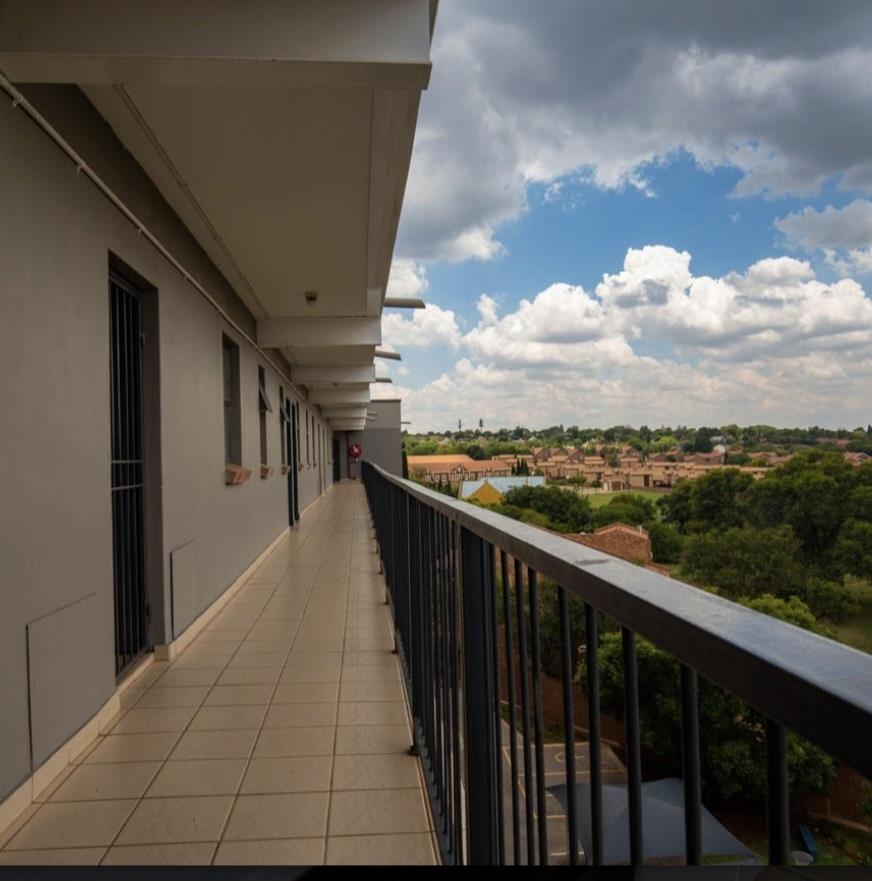 1 Bedroom Property for Sale in Die Hoewes Gauteng