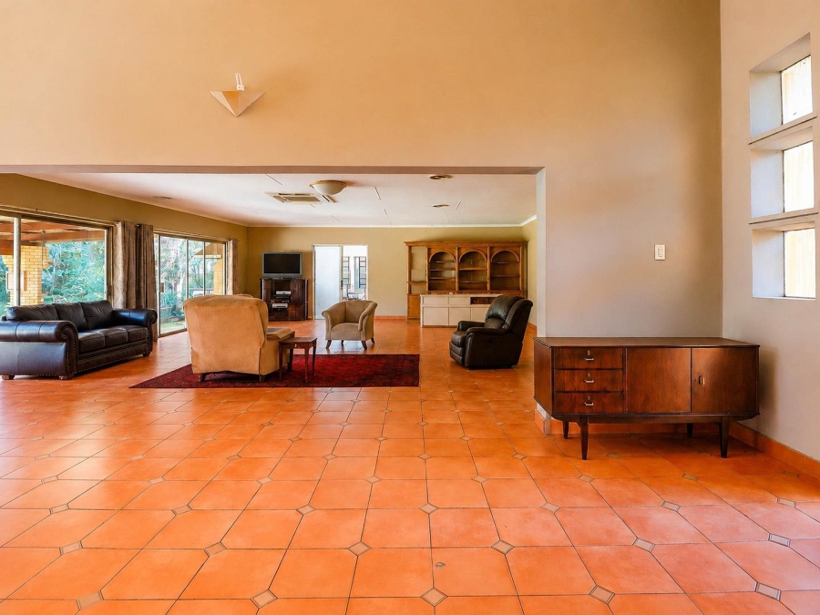7 Bedroom Property for Sale in Lyttelton Manor Gauteng