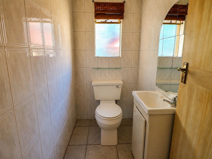 7 Bedroom Property for Sale in Lyttelton Manor Gauteng