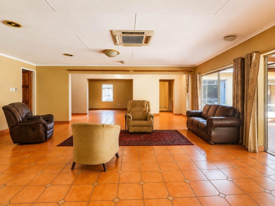 7 Bedroom Property for Sale in Lyttelton Manor Gauteng