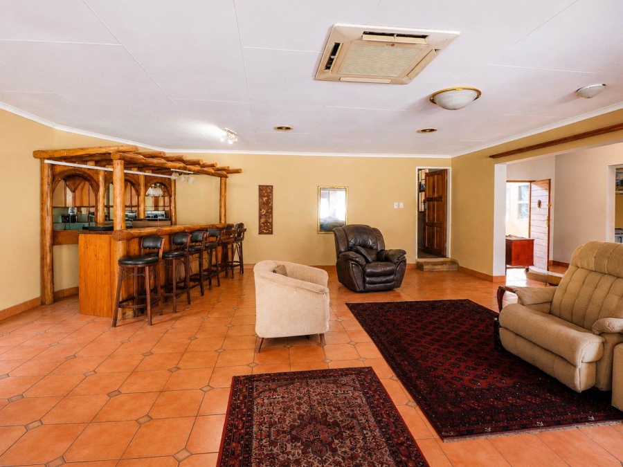 7 Bedroom Property for Sale in Lyttelton Manor Gauteng
