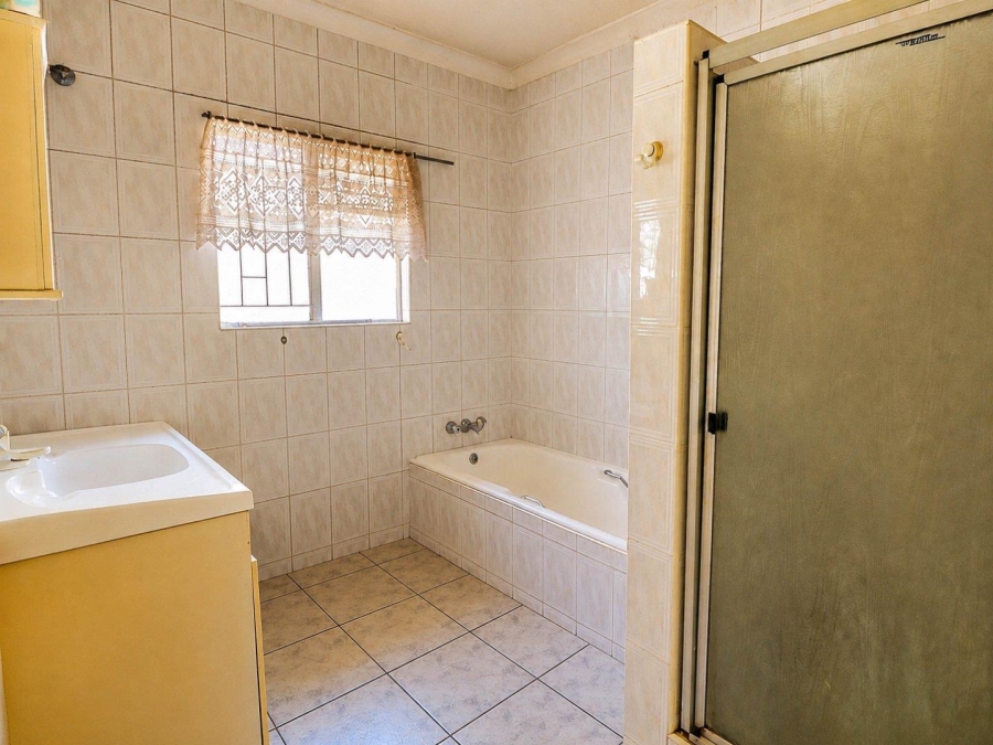 7 Bedroom Property for Sale in Lyttelton Manor Gauteng