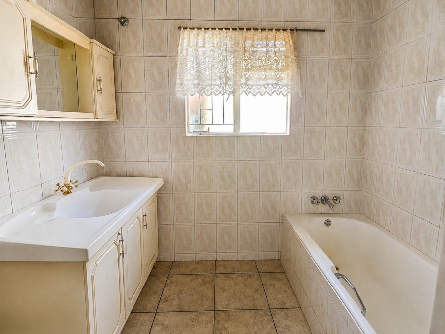 7 Bedroom Property for Sale in Lyttelton Manor Gauteng
