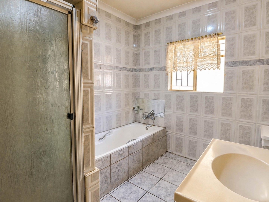 7 Bedroom Property for Sale in Lyttelton Manor Gauteng
