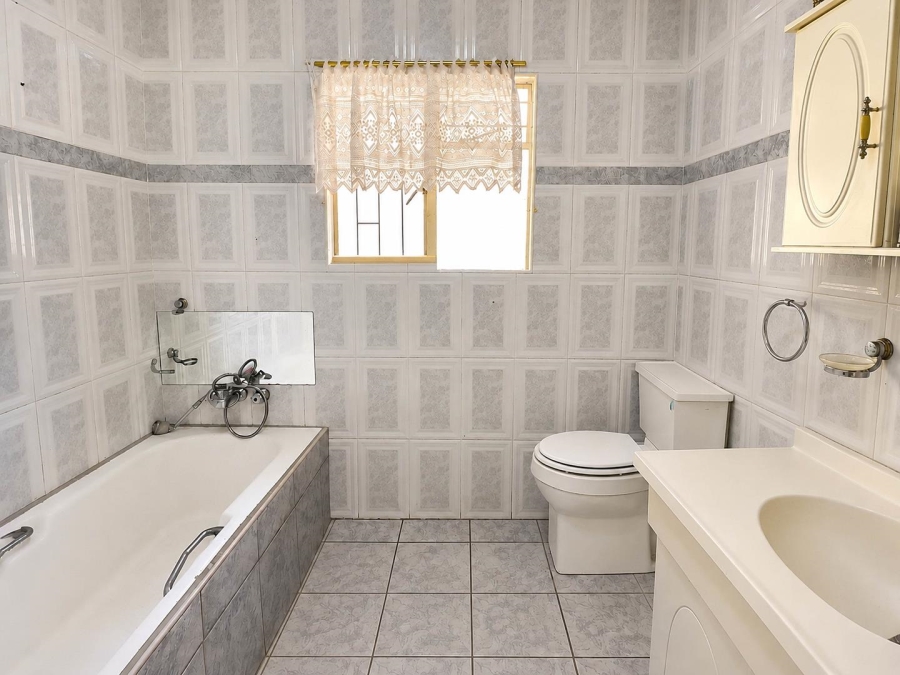 7 Bedroom Property for Sale in Lyttelton Manor Gauteng