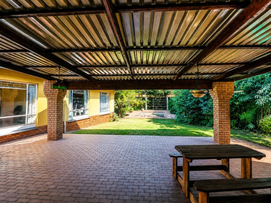7 Bedroom Property for Sale in Lyttelton Manor Gauteng