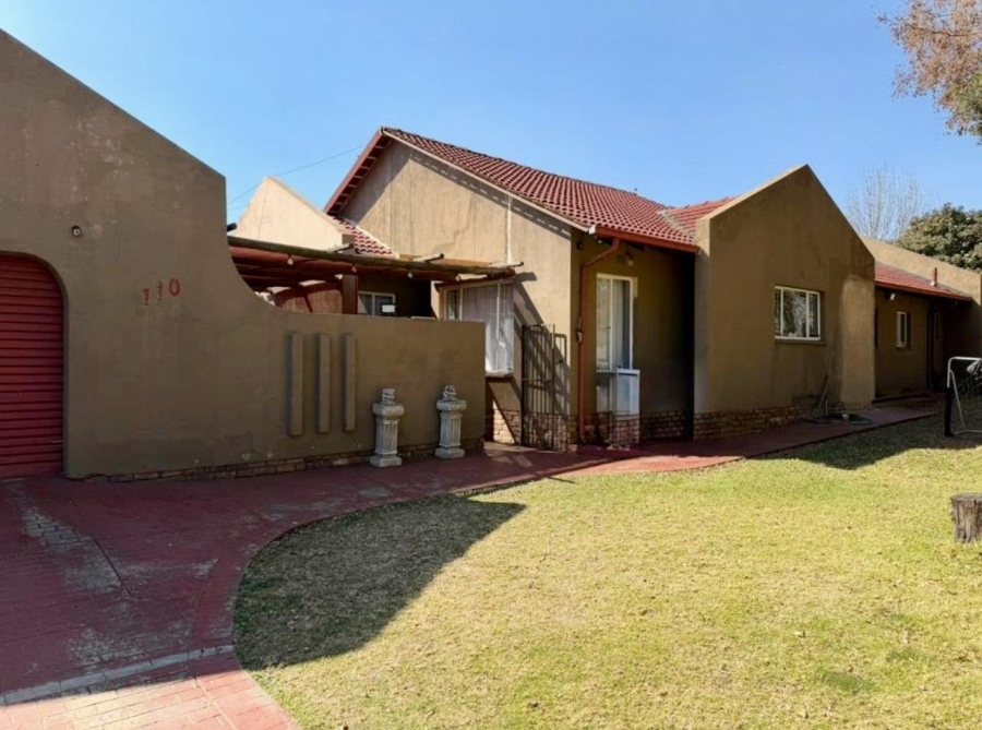 4 Bedroom Property for Sale in Verwoerdpark Gauteng