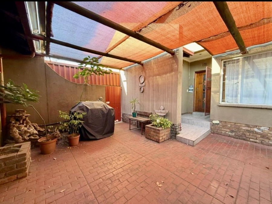 4 Bedroom Property for Sale in Verwoerdpark Gauteng