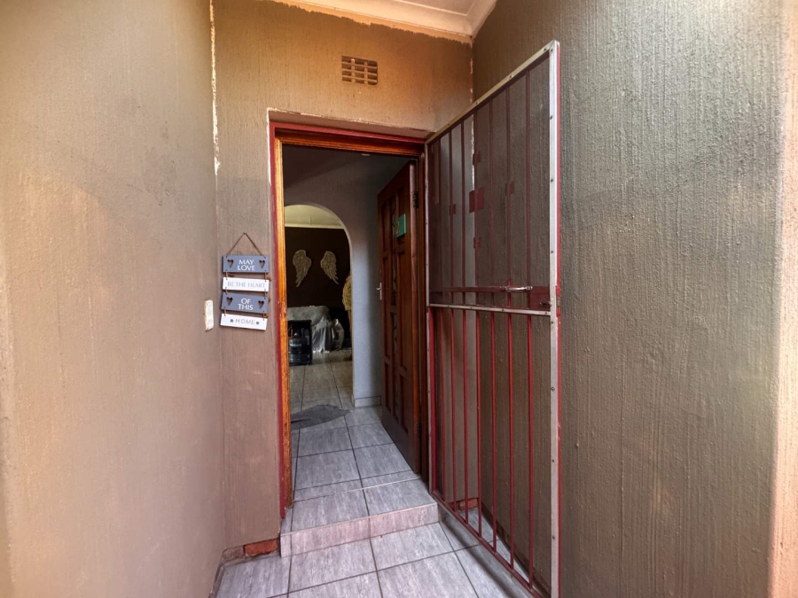 4 Bedroom Property for Sale in Verwoerdpark Gauteng