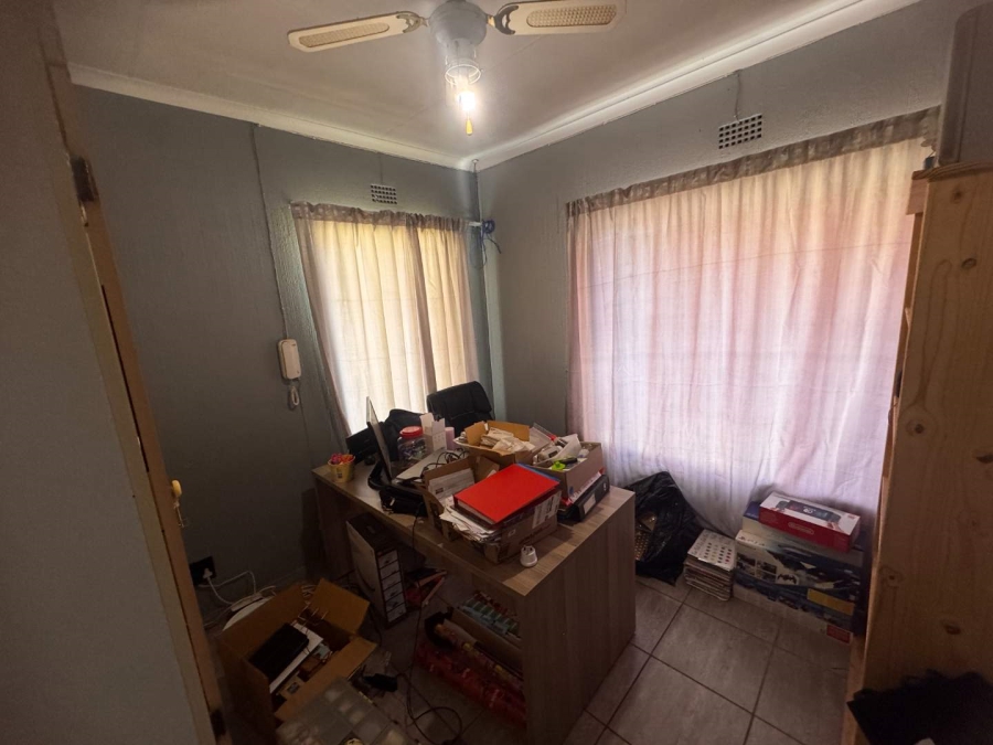 4 Bedroom Property for Sale in Verwoerdpark Gauteng
