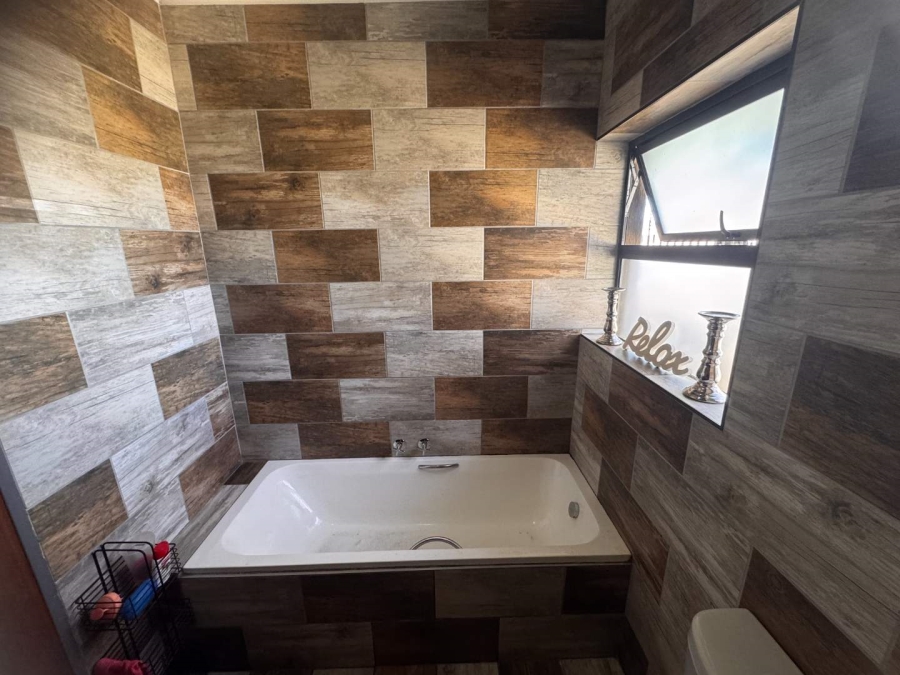 4 Bedroom Property for Sale in Verwoerdpark Gauteng