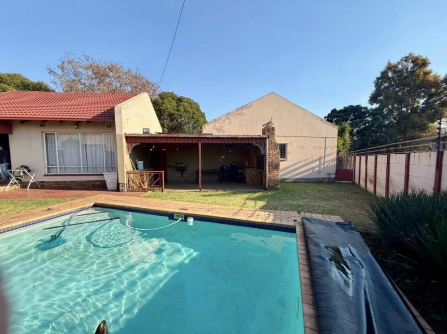 4 Bedroom Property for Sale in Verwoerdpark Gauteng