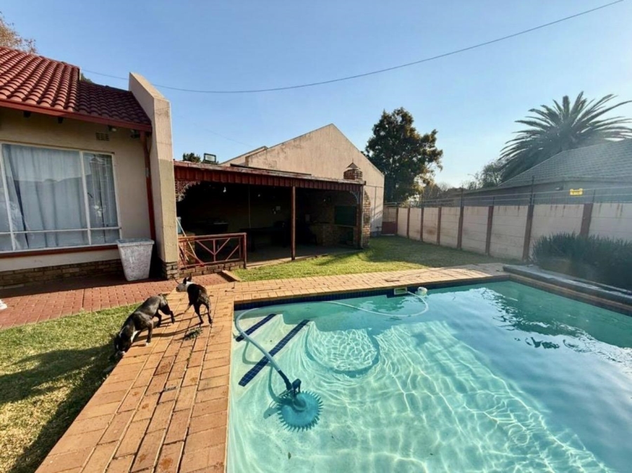 4 Bedroom Property for Sale in Verwoerdpark Gauteng