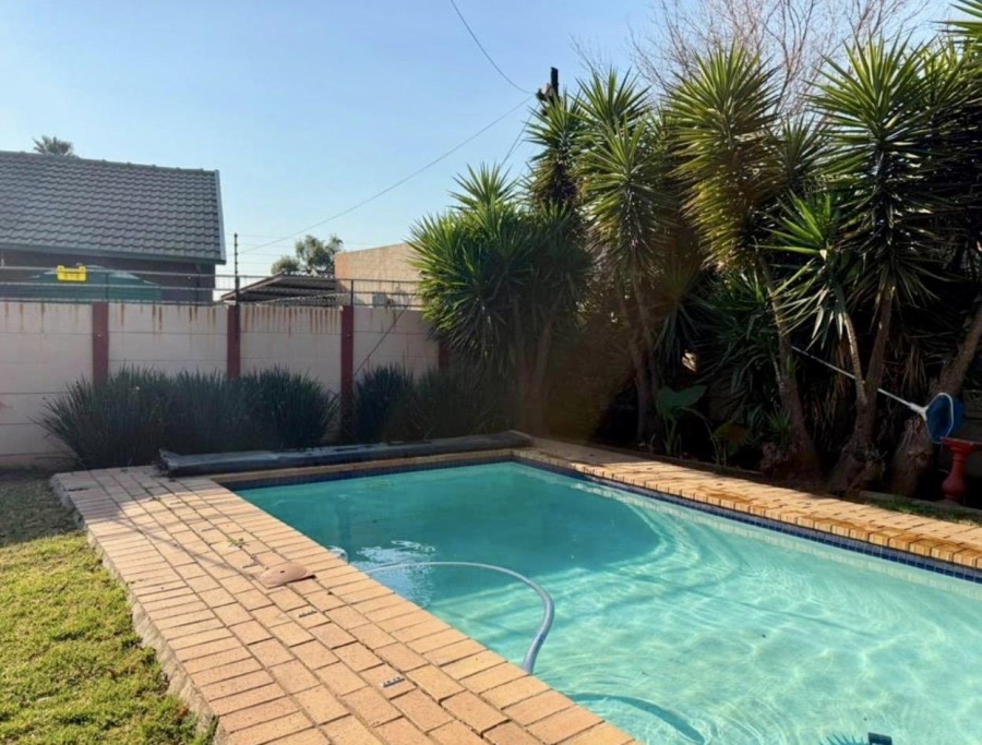 4 Bedroom Property for Sale in Verwoerdpark Gauteng