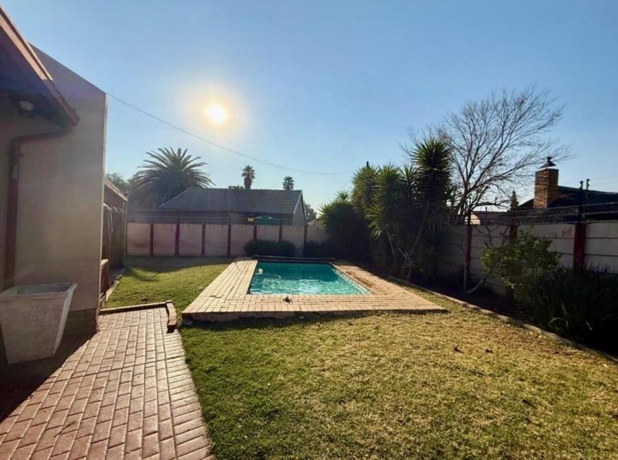 4 Bedroom Property for Sale in Verwoerdpark Gauteng