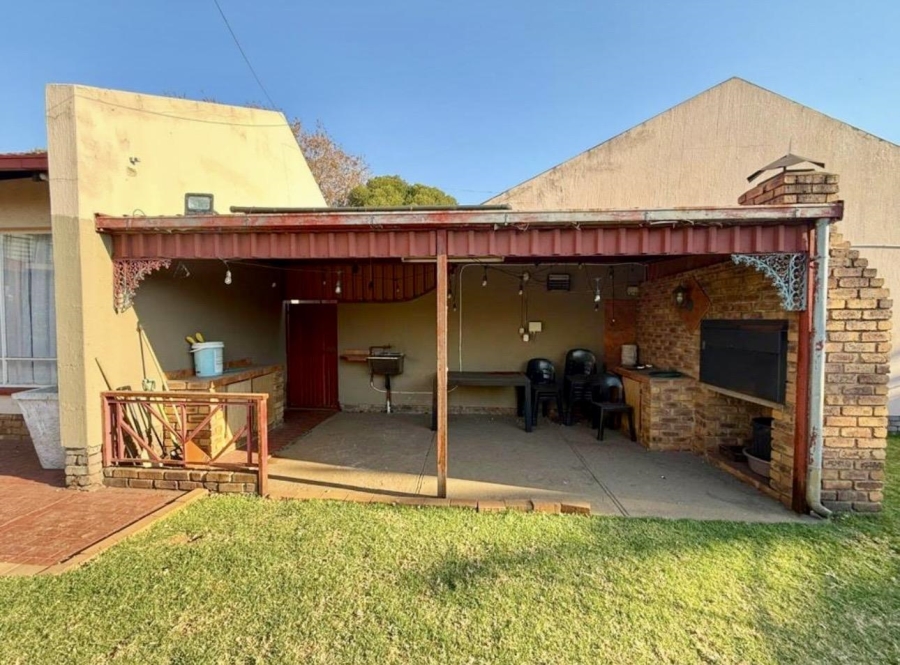 4 Bedroom Property for Sale in Verwoerdpark Gauteng